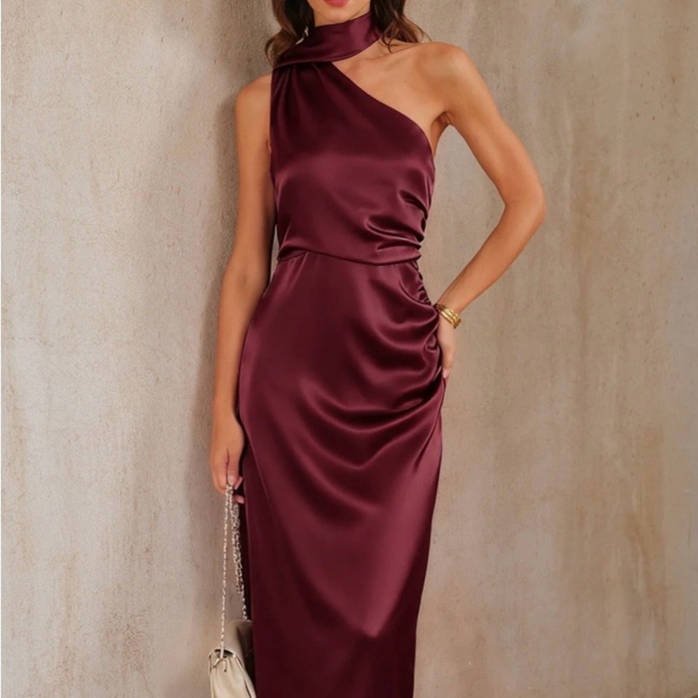 RIHOAS One-Shoulder Satin Dress in Deep Burgundy
